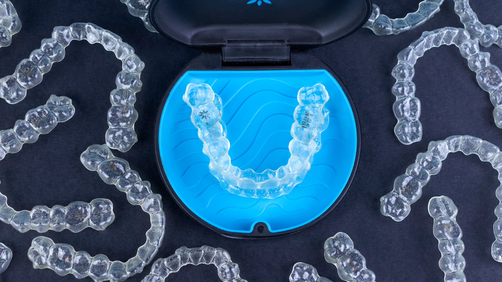 un set de goutières Invisalign