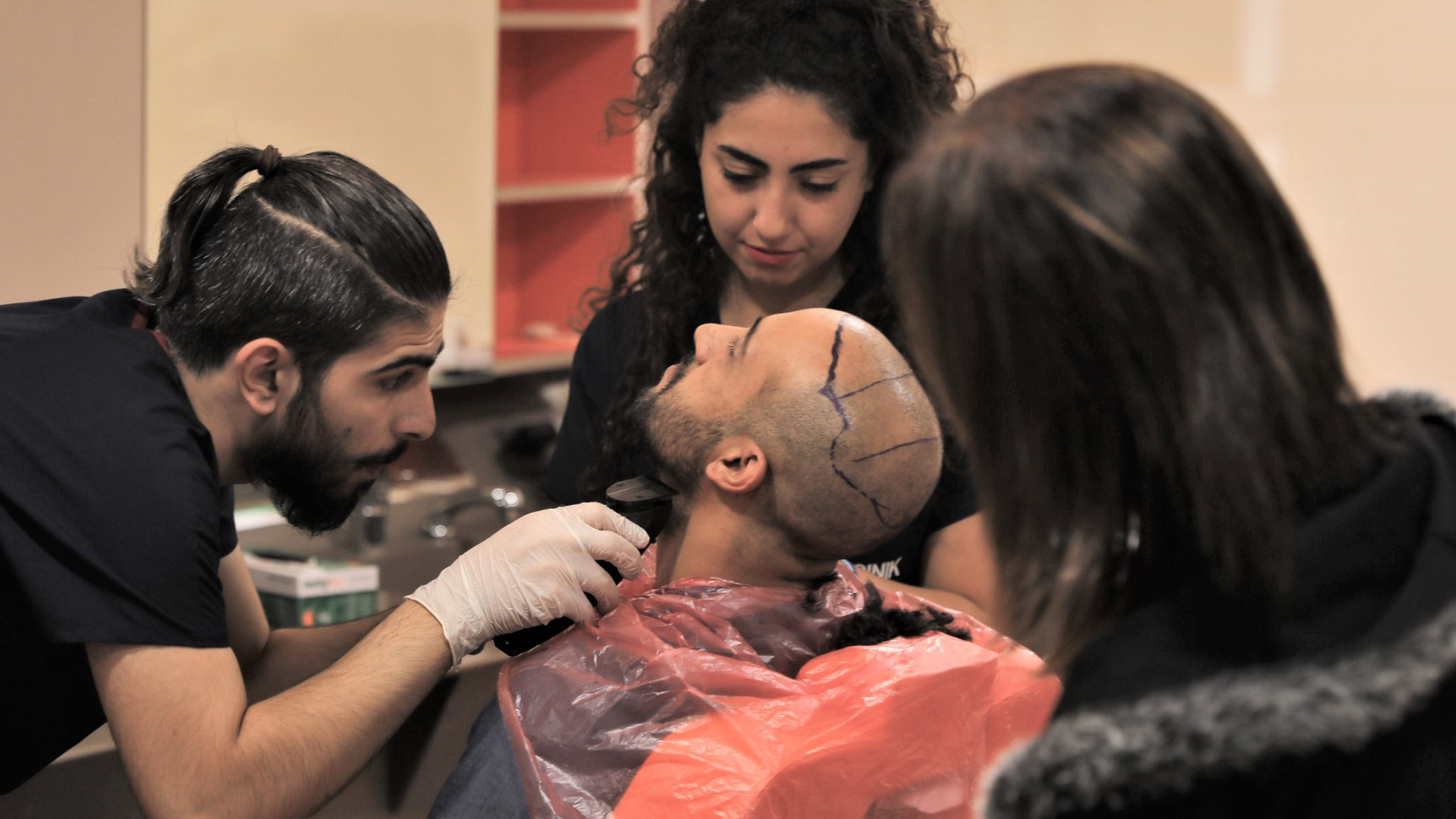 a patient having a hair transplantation in Turkey